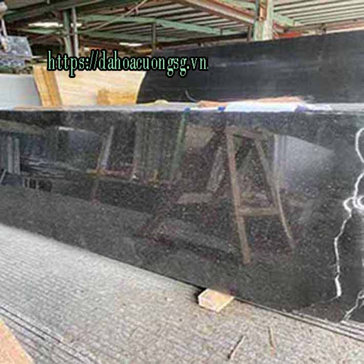 Giá đá hoa cương kim sa bắp