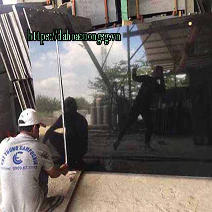 Giá đá hoa cương kim sa bắp