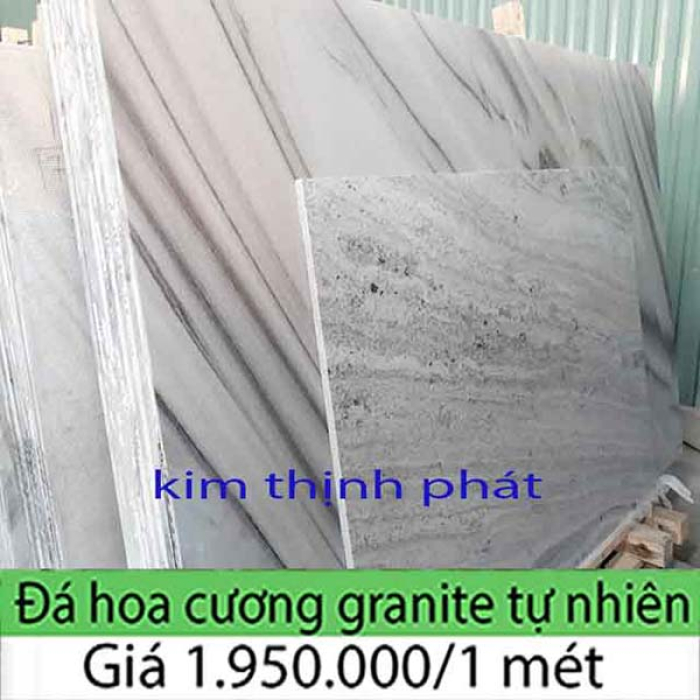 Giá đá hoa cương gắn liền với lan can hành lang